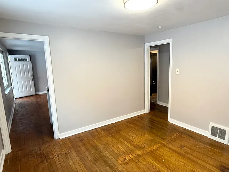 512 Macfarlane Dr — Photo 6