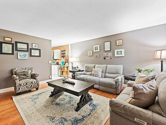 3rd image of 1008 S 11th Ave
