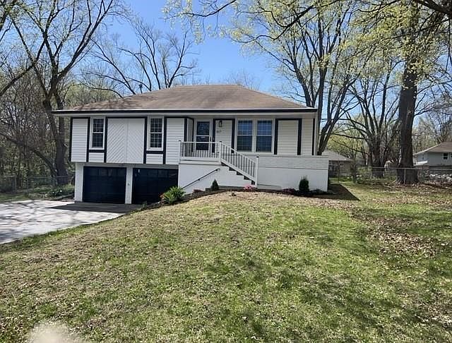 1st image of 817 NE 115th St