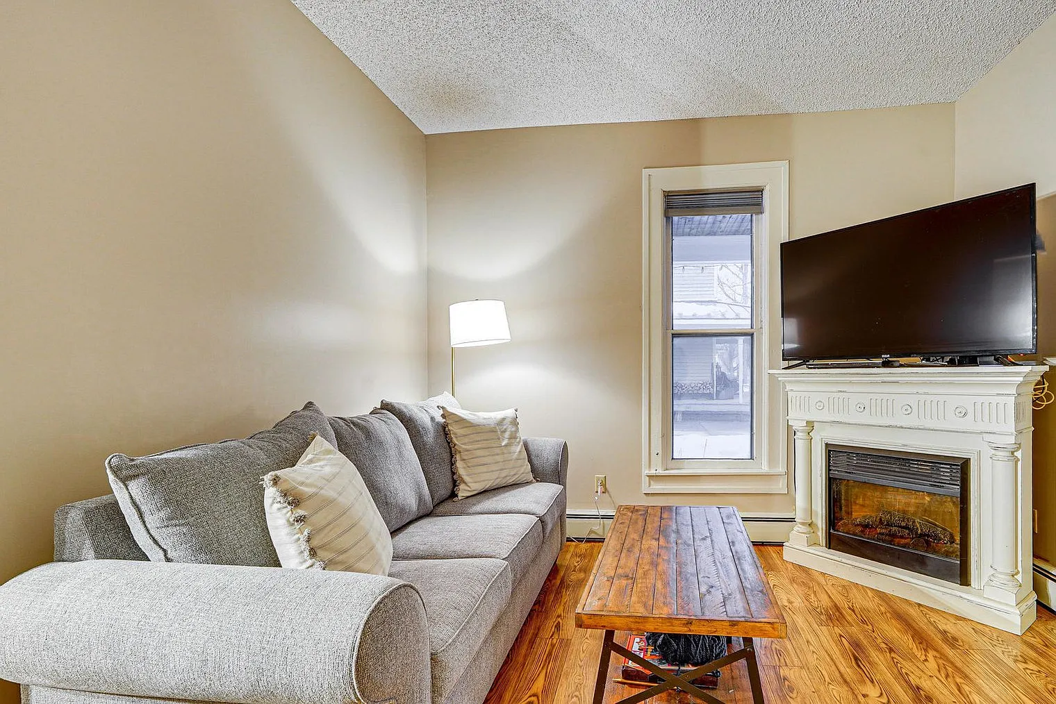 2 bed, 2.0 bath, 1345 sqft, $2,967 — Photo 1
