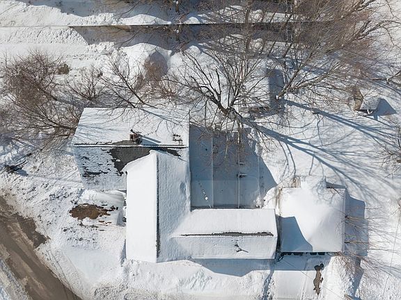 4th image of 10 Whiting Hill Road