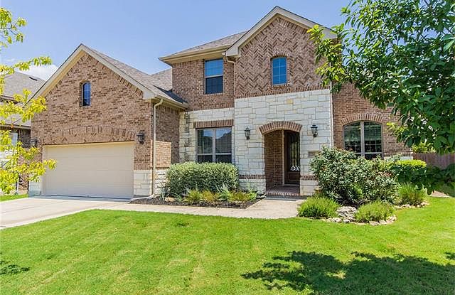 1st image of 2404 Yorkshire Ln