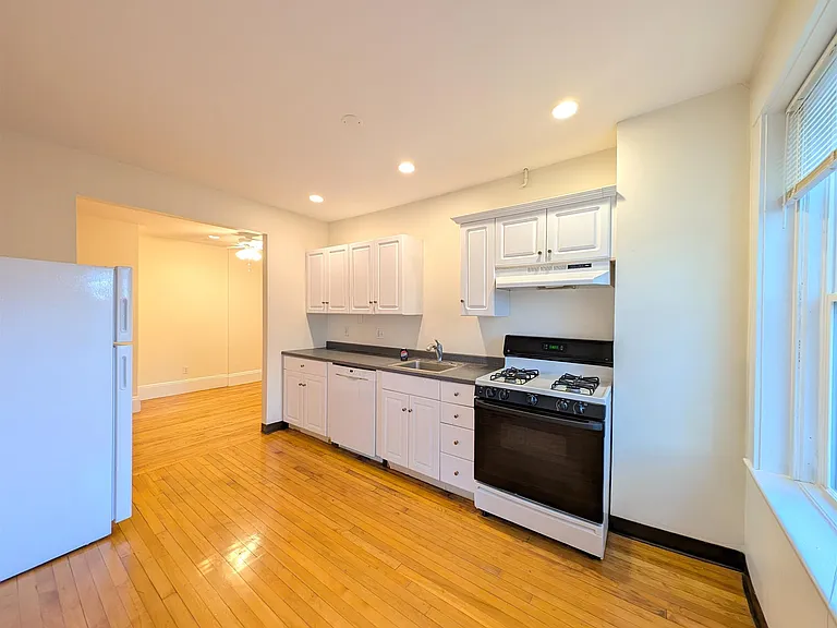 331 Harvard St #5 — Photo 15