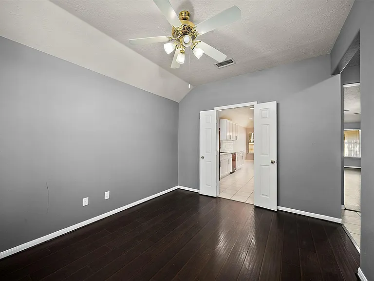 10 S Willow Point Cir — Photo 4