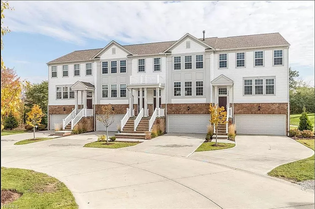 3 bed, 2376 sqft, $4,000 — Photo 1