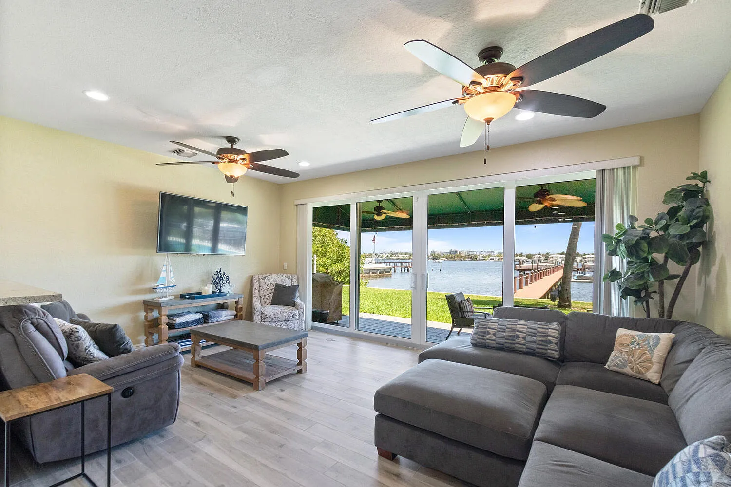 2 bed, 2.5 bath, 1708 sqft, $5,000 — Photo 4
