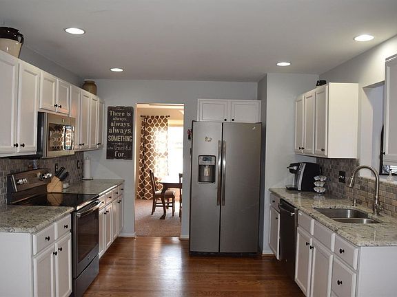 2nd image of 6465 Windlake Ct