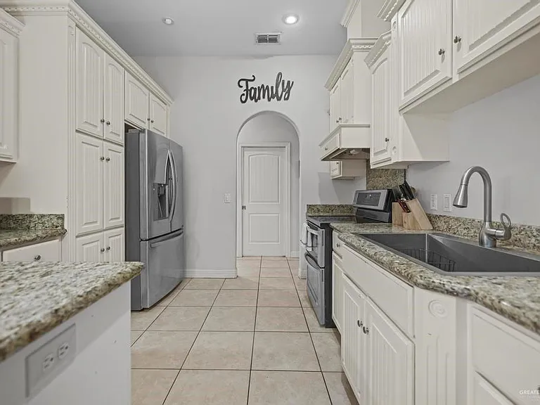 701 E Arapaho Ave — Photo 8