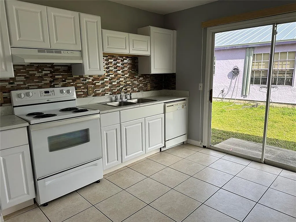 2 bed, 2.0 bath, 912 sqft, $1,400 — Photo 3