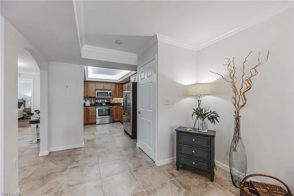 2 bed, 2.0 bath, 1423 sqft, $7,800 — Photo 4