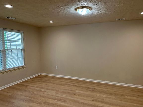 2nd image of 18670 Winding Creek Pl