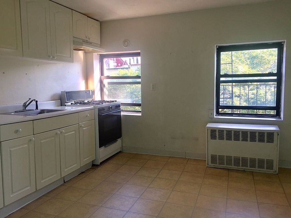 1st image of 81 Woodhull St APT 3