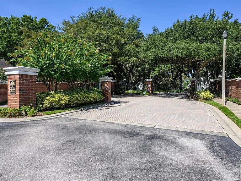 1150 Vineland Pl — Photo 27