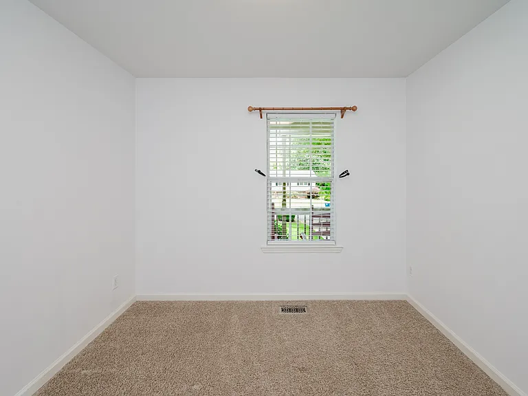 120 Lynn Dr — Photo 27