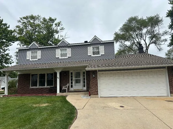 22 University Dr, Buffalo Grove, IL 60089