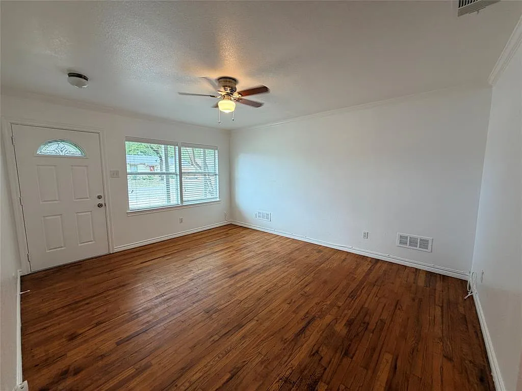 4 bed, 1.0 bath, 1178 sqft, $1,980 — Photo 3