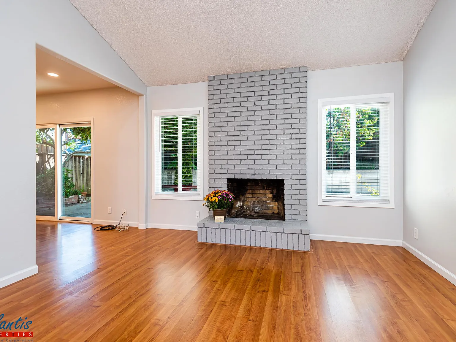 4 bed, 1538 sqft, $4,300 — Photo 3