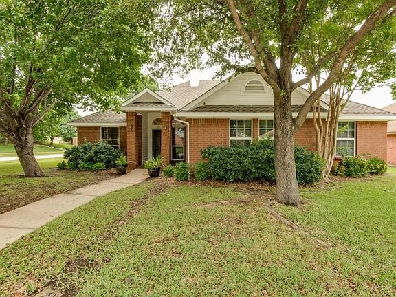 2nd image of 801 Ramblewood Dr