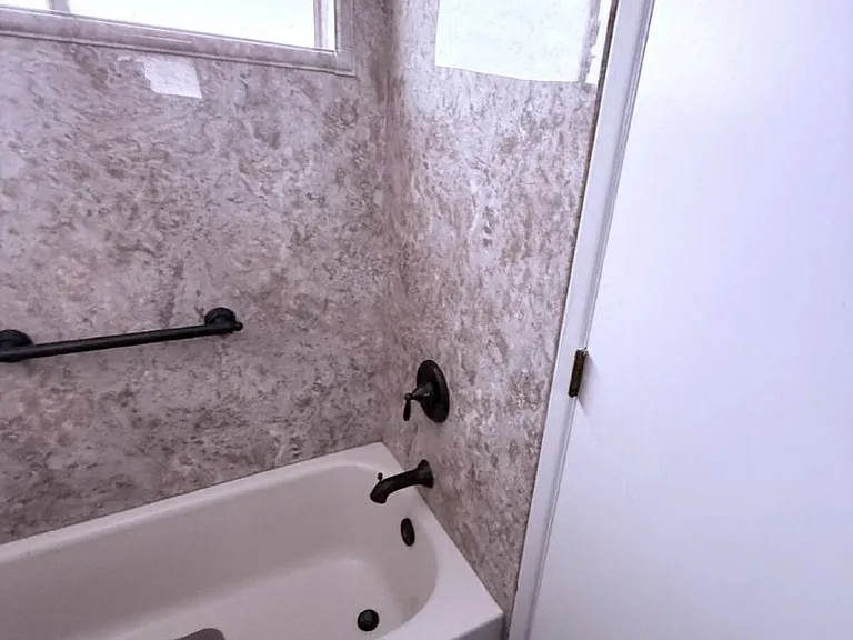 390 Magnolia Cir — Photo 3