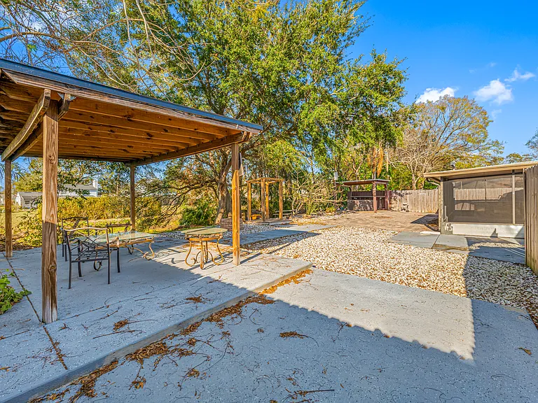 16324 Bonneville Dr — Photo 27