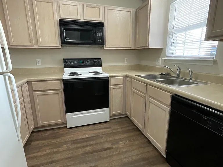 Meridian Park Apartments — Photo 50
