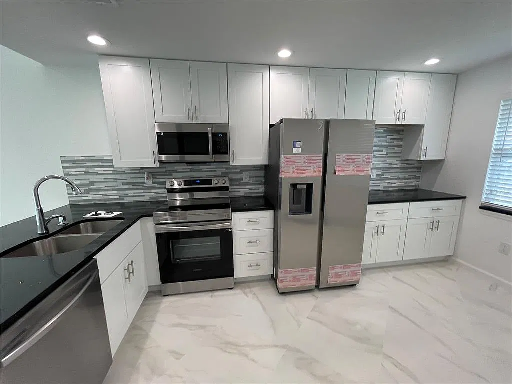 2 bed, 2.0 bath, 1000 sqft, $1,950 — Photo 3