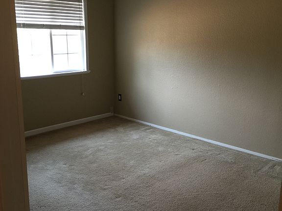 3rd image of 1171 Canterbury Dr