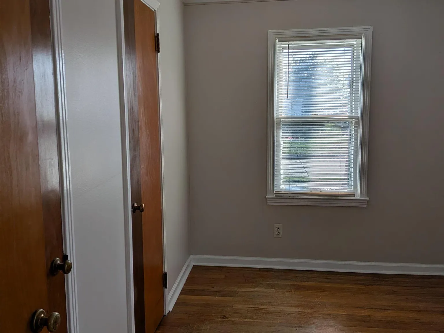 2 bed, 1.0 bath, 950 sqft, $1,300 — Photo 4