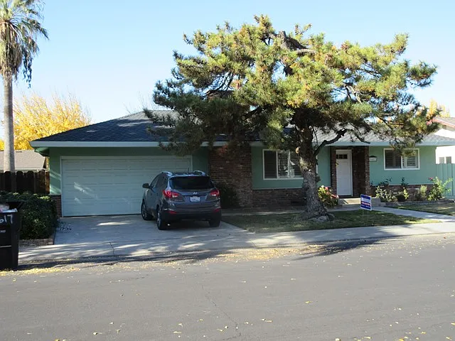 1617 Springwood Dr photo 1