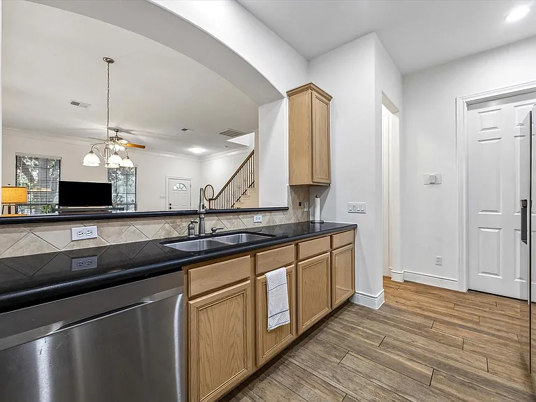 9044 Lakes At 610 Dr — Photo 12