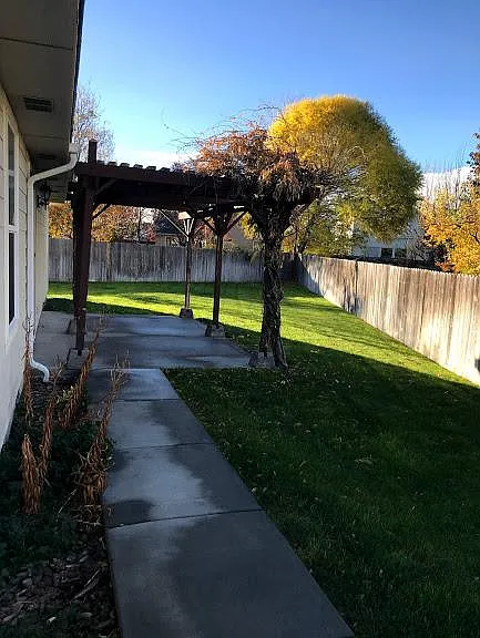 2201 E Royal Ave — Photo 10