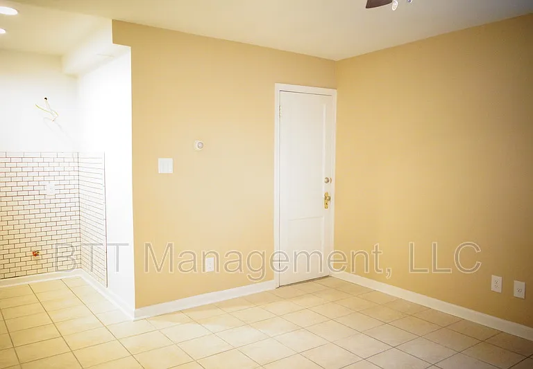 806 Houston Ave #4 — Photo 4