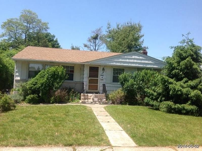1st image of 133 Cambridge Dr