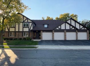 6212 Lakepark Ln Unit A, Willowbrook, IL 60527