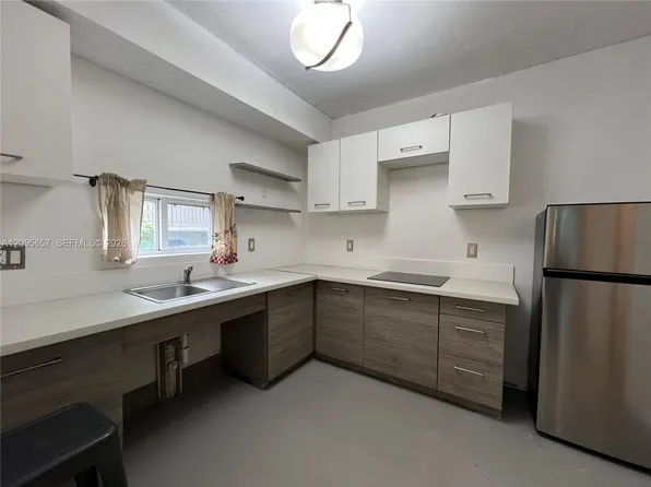 542 SW 3rd St, Miami, FL