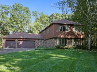 127 Hidden Oaks Dr, Barrington, IL 60010