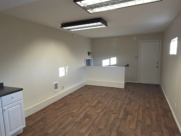 3705 N Chestnut St — Photo 3