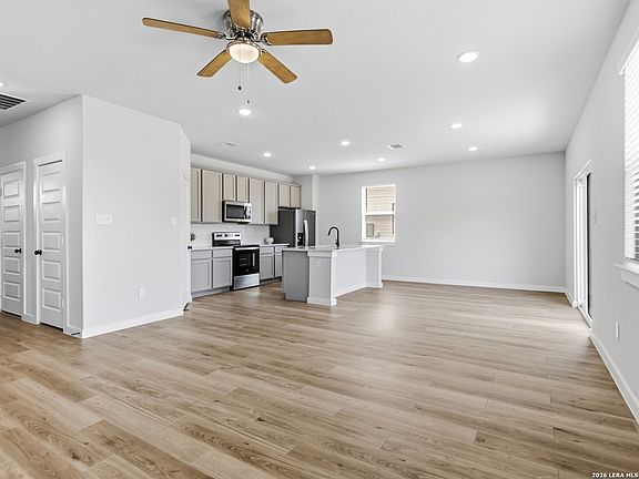 4th image of 14607 Emerio Drive