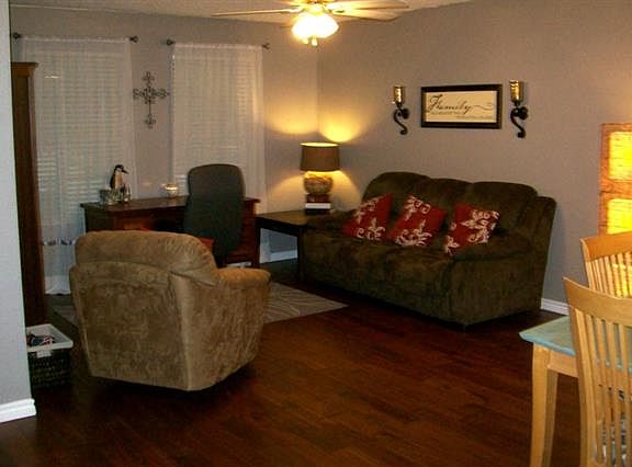 4th image of 2704 White Oak Dr