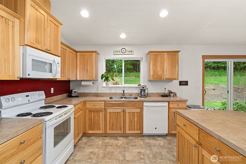 3rd image of 236 Chilvers Road
