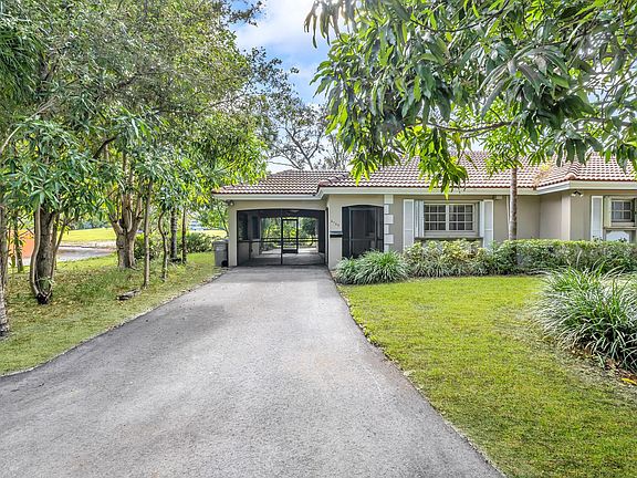 3rd image of 2720 N Palm Aire Drive #2720