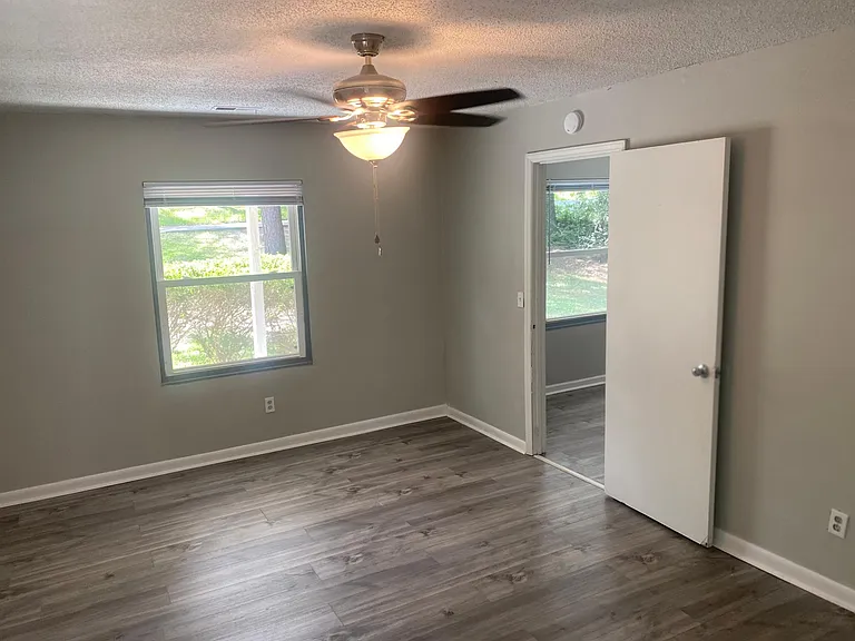 182 Chartwell Rd — Photo 12