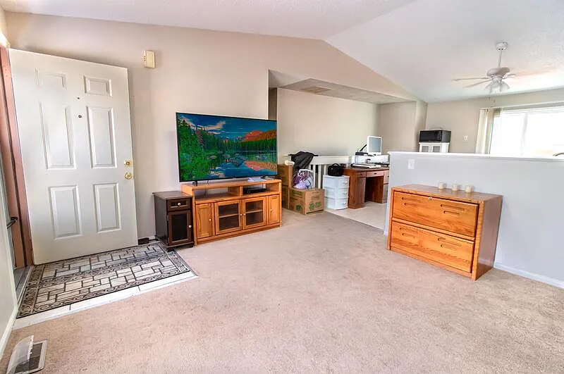 3 bed, 2.0 bath, 1080 sqft, $2,475 — Photo 3