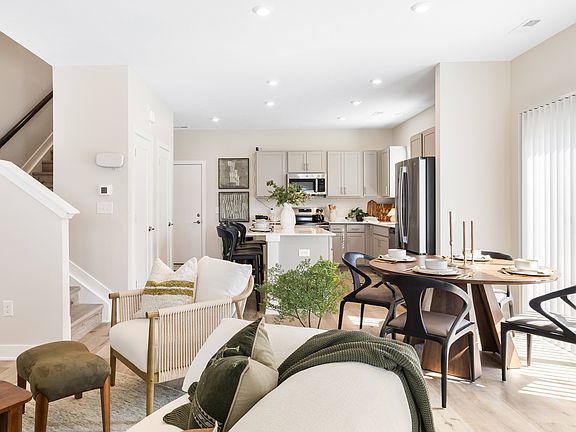 5th image of 740 Peony Pl #1097