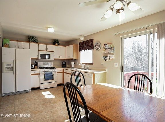 3rd image of 2385 N Quaker Hollow Ln
