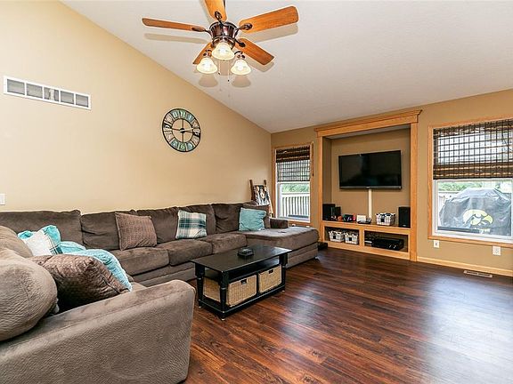 4th image of 2025 Sherman Dr