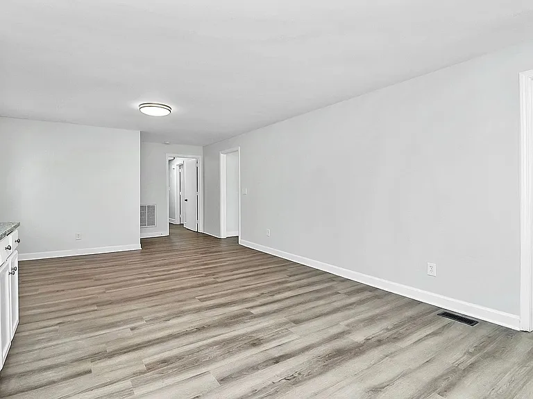 2429 Marlowe Ave — Photo 10