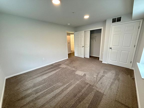 4th image of 938 E 4th St #204