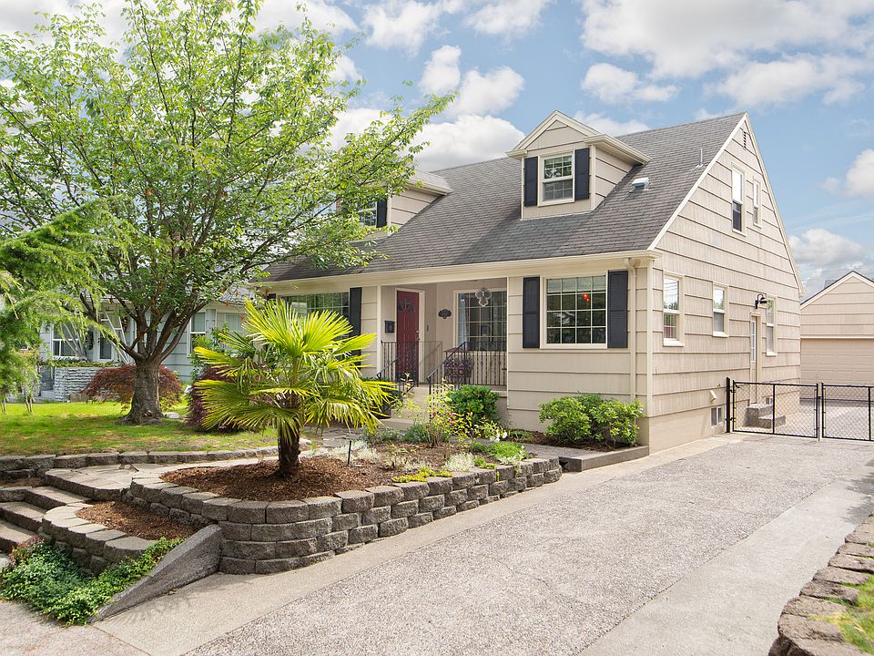 Charming Craftsman Home. 