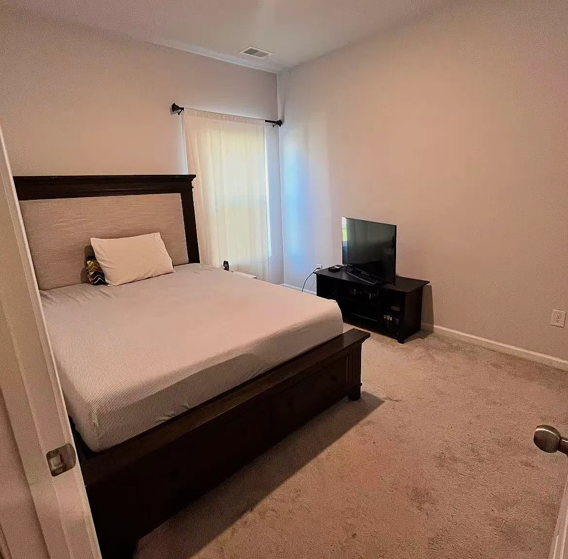 3 bed, 1514 sqft, $2,100 — Photo 3
